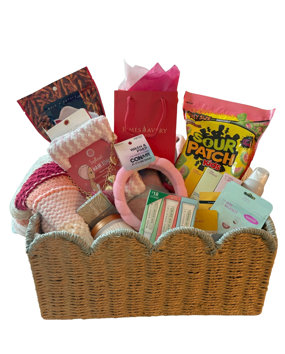 Scalloped wicker sweet basket